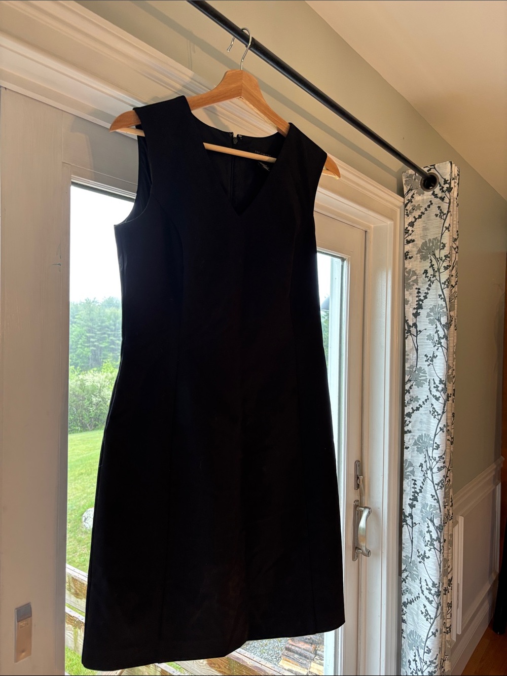 Vintage Limited Classic Black Sleeveless V-Neck A-Line Dress